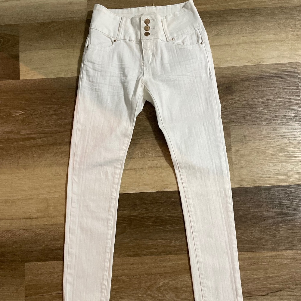 White stretchy skinny jeans